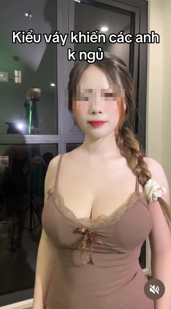 Cô gái tung video câu kéo view, bất chấp tất cả để... chốt đơn: Khi lợi nhuận và đồng tiền làm