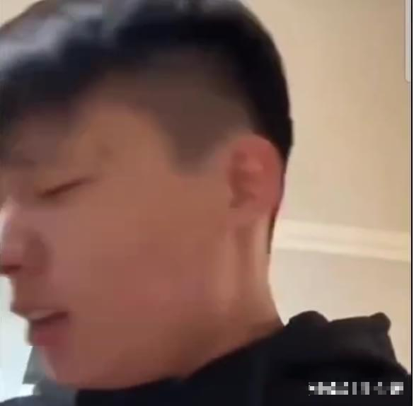 Từ sốc nặng đến thất vọng tràn trề, 4 triệu follow Từ sốc nặng đến thất vọng tràn trề, 4 triệu follow