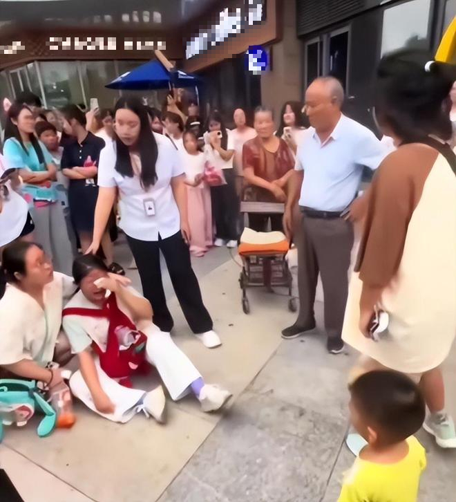 Giả vờ bị cụ ông 70 tuổi quấy rối để