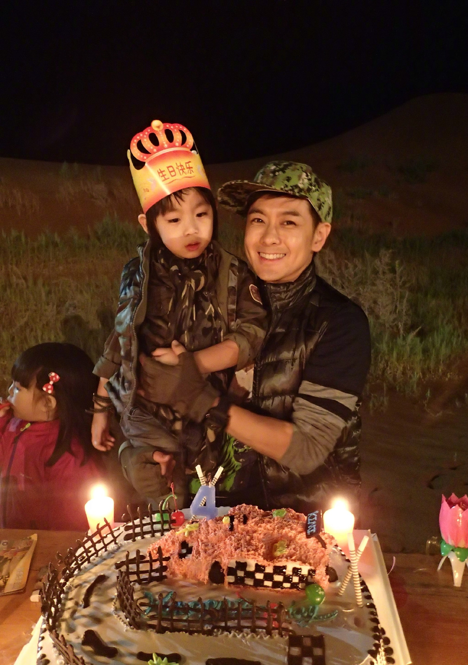 Con trai 16 tuổi, cao 1m8 của