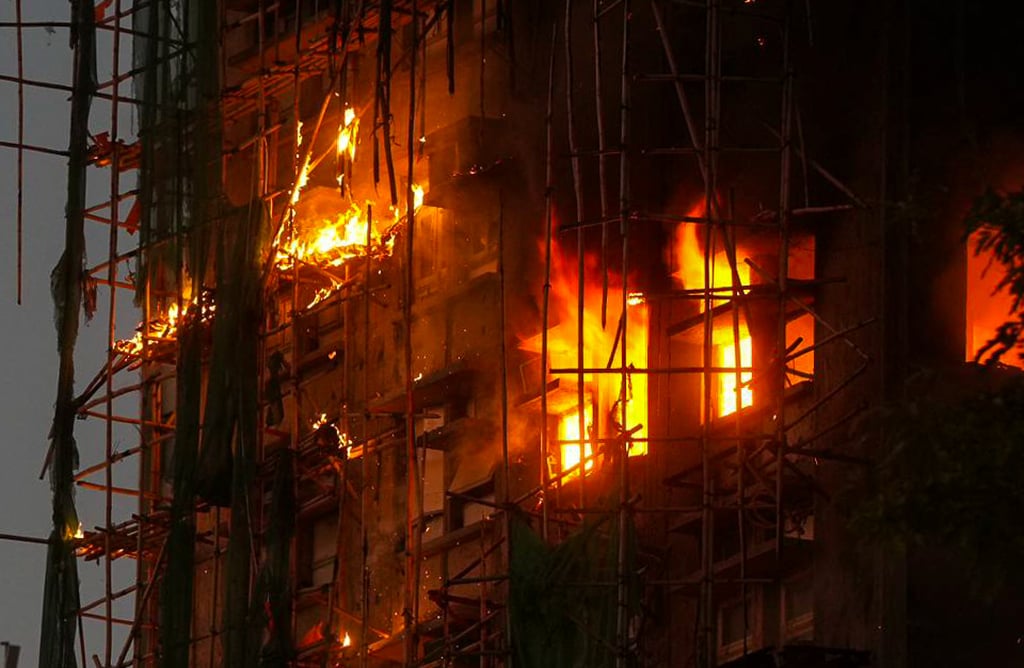 Toàn cảnh vụ cháy thảm họa nhất 3 thập kỷ ở Hong Kong: Số người tử vong chạm mốc 36, 10 tiếng cả thành phố vật lộn trong kinh hoàng- Ảnh 18.