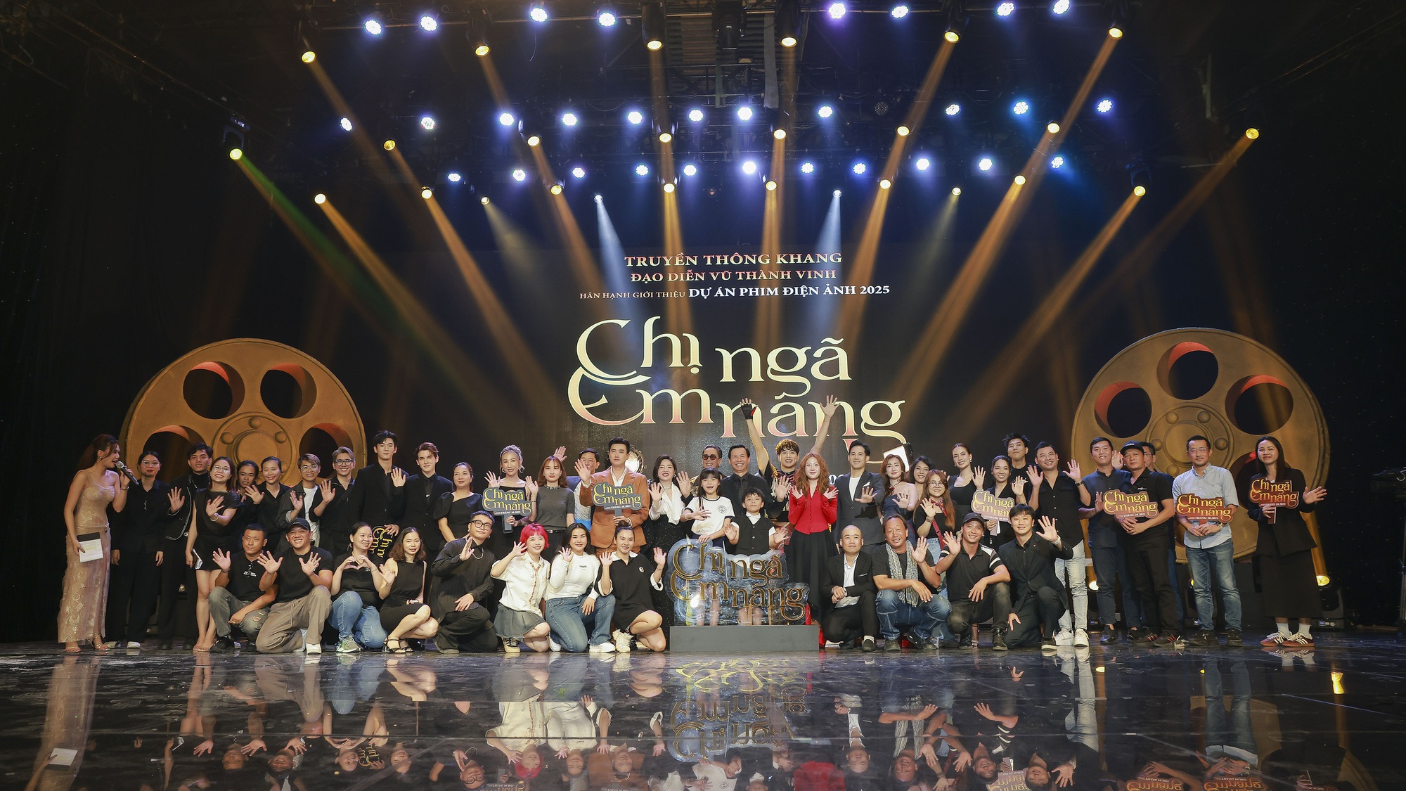 15 giây cam thường bóc nhan sắc thật khó tin của em gái Trấn Thành- Ảnh 1.