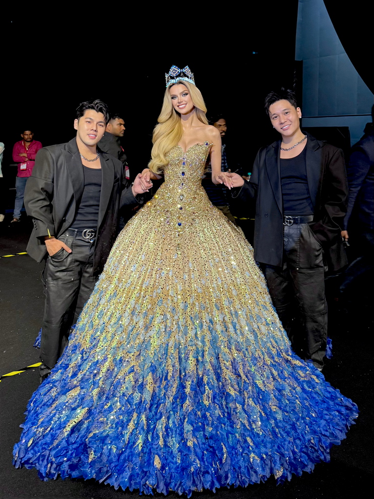 Phía sau vẻ đẹp Phía sau vẻ đẹp