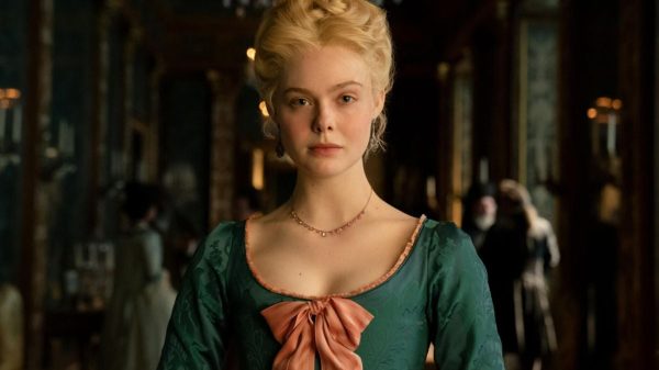 Elle Fanning Cảm ơn Người Hâm Mộ Vì Vai Diễn Effie Trinket Trong The Hunger Games elle fanning4 fruhjpg