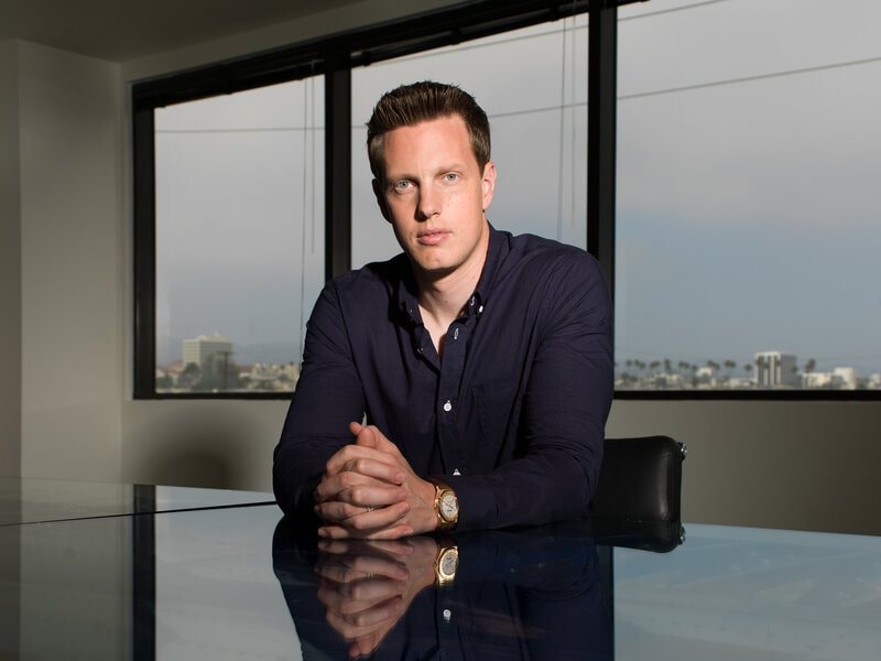 Người con trai ‘khác biệt’ của nhà sáng lập Oracle: Mỗi tuần chỉ có 5 USD tiền tiêu vặt, từ chối nối nghiệp cha để đi làm phim, đấu với Netflix nhằm mua lại Warner Bros- Ảnh 1. Người con trai ‘khác biệt’ của nhà sáng lập Oracle: Mỗi tuần chỉ có 5 USD tiền tiêu vặt, từ chối nối nghiệp cha để đi làm phim, đấu với Netflix nhằm mua lại Warner Bros- Ảnh 1.