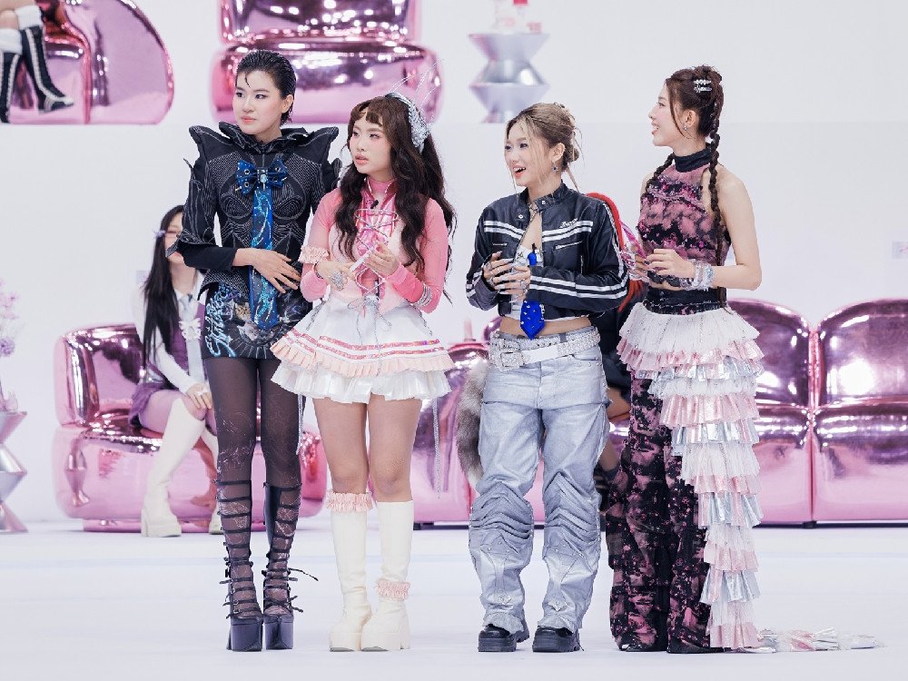 'Em xinh' Phương Mỹ Chi gây ấn tượng, Bích Phương 'giải sầu' 3 ngày - 1