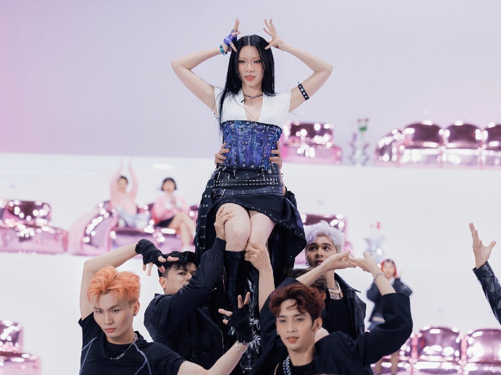 'Em xinh' Phương Mỹ Chi gây ấn tượng, Bích Phương 'giải sầu' 3 ngày - 3