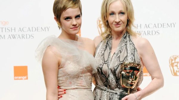 Sao Nữ Emma Watson Bày Tỏ Cô Vẫn Rất Tôn Trọng J.K Rowling Sau Nhiều Ồn Ào Về Chuyển Giới. emma jkrowling3 nqcojpg