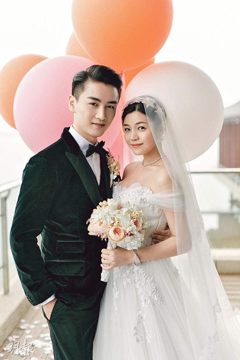 Chiếc nhẫn cưới 1 tỷ vạch trần màn đóng kịch giả tạo của ngọc nữ gia thế bậc nhất showbiz- Ảnh 2. Chiếc nhẫn cưới 1 tỷ vạch trần màn đóng kịch giả tạo của ngọc nữ gia thế bậc nhất showbiz- Ảnh 2.