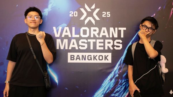 VALORANT Masters Bangkok 2025: Hai Bạn Trẻ May Mắn Hòa Chung Niềm Vui Với Người Hâm Mộ ene6142 mmpujpg