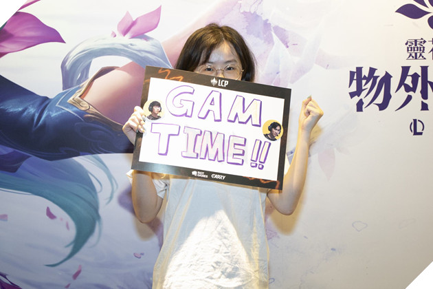 Nguoi Ham Mo Tung Bung Chao Don Tran Chung Ket Tong LCP 2025 Giai Doan Giua Mua 5 Người Hâm Mộ Tưng Bừng Chào Đón Trận Chung Kết Tổng LCP 2025 Giai Đoạn Giữa Mùa 5