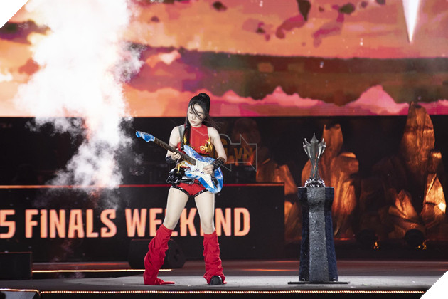 LCP 2025: Nhieu Y Kien Trai Chieu Xuat Hien Sau Tuan Le Chung Ket Tai Cung Tien Son 4 Dù có nỗ lực nhưng nhạc mở màn bị đánh giá không hợp chủ đề