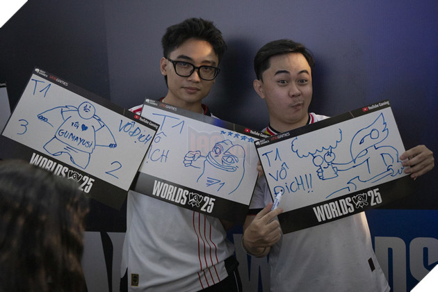 Bầu không khí cuồng nhiệt của Viewing Party CKTG 2025 tại Việt Nam 5