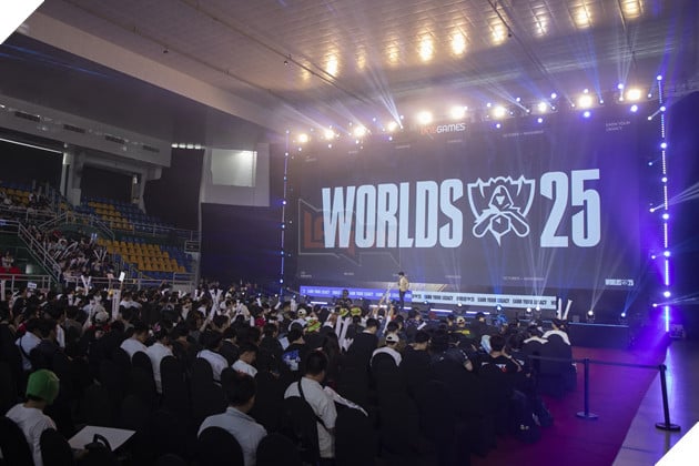 Bầu không khí cuồng nhiệt của Viewing Party CKTG 2025 tại Việt Nam 11