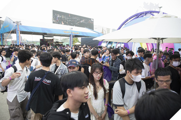 Dong Dao Nguoi Ham Mo LMHT: Toc Chien Gop Mat Tai Wild Rounds SMASH 2025 8 Đông Đảo Người Hâm Mộ LMHT: Tốc Chiến Góp Mặt Tại Wild Rounds SMASH 2025 8