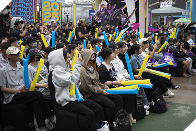 Dong Dao Nguoi Ham Mo LMHT: Toc Chien Gop Mat Tai Wild Rounds SMASH 2025 23 Đông Đảo Người Hâm Mộ LMHT: Tốc Chiến Góp Mặt Tại Wild Rounds SMASH 2025 23