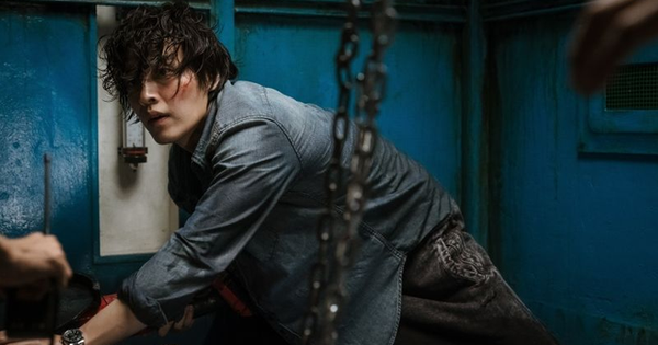 Mỹ nam đóng chính cùng lúc 2 phim Hàn đang hot rần rần, cả top 1 Netflix lẫn top 1 phòng vé mới đáng nể eo vu 1747648552218110452691 1747699738210 17476997384421515278972 17483298454041712305022 1748335994531 1748335994690186419 62 0 397 640 crop 17483360227981408348979png