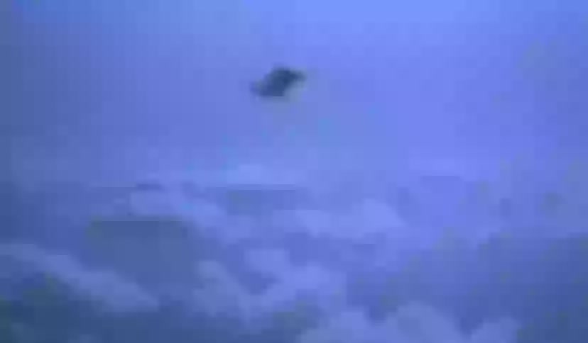 Những lời cuối ám ảnh của người đàn ông khi nhận ra mình quên đeo dù sau khi nhảy ra khỏi máy bay từ độ cao 3.200 mét- Ảnh 3.