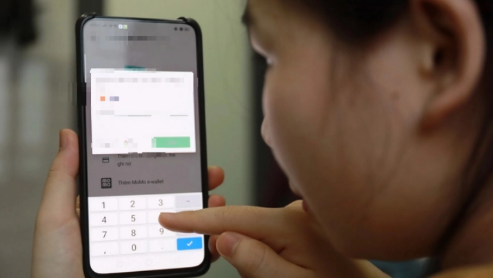Không mua hàng online vẫn nhận được tin nhắn “giao hàng trễ” từ shipper, người phụ nữ mất ngay 131 triệu đồng khi thao tác huỷ 1 loại dịch vụ- Ảnh 1.