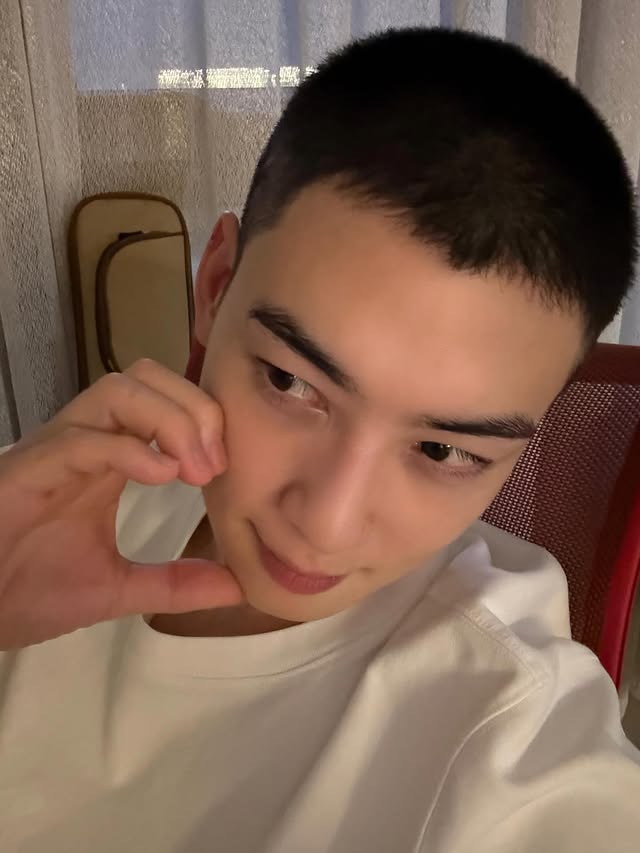 "Sao nam đẹp nhất Hàn Quốc" xuống tóc trước thềm nhập ngũ, nhìn "đầu trứng cút" khán giả phải thốt lên 1 điều eunwooc524159547181619752363740738260667612582727391n 1753634045006 175363404539789343383