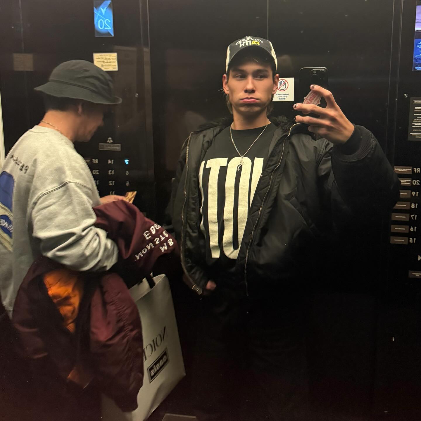 Rosé (BLACKPINK) lại lộ ảnh hẹn hò ở Hawaii, tình tin đồn có động thái khiến fan