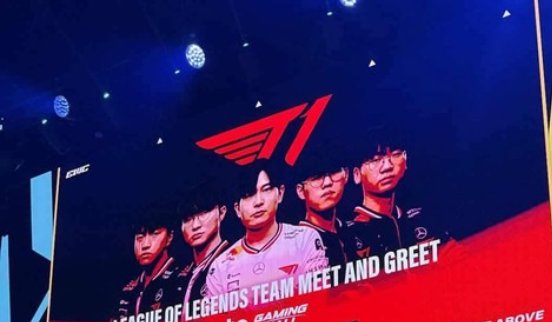 T1 tiến vào Bán Kết EWC gọn gàng nhưng cộng đồng vẫn chưa hài lòng vì lỗi của BTC 27 T1 tiến vào Bán Kết EWC gọn gàng nhưng cộng đồng vẫn chưa hài lòng vì lỗi của BTC ewc quen de mat gumayusijpg