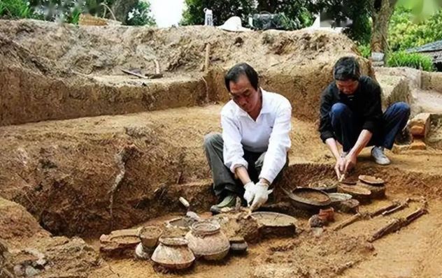 Người đàn ông đào được 5,5kg vàng liền trao lại cho bảo tàng, 6 tháng sau đến thăm phát hiện vàng chỉ còn 4,1kg: Chuyên gia khẳng định “đây là hiện tượng bình thường”- Ảnh 1.