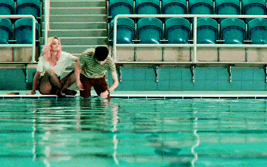 Xem phim Sex Education 10 lần là 10 lần phải tua nhanh 1 cảnh nóng cực chướng, sao nam chính khổ thế hả trời?