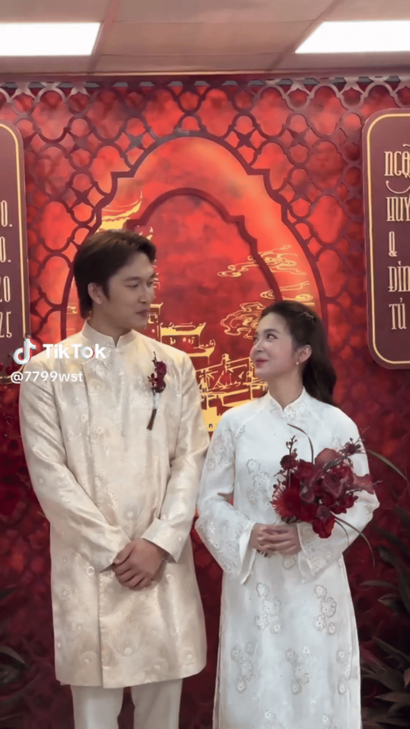 Đình Tú - Ngọc Huyền quá đẹp đôi trong lễ ăn hỏi, chú rể thổ lộ mất ngủ cả đêm!- Ảnh 3. Đình Tú - Ngọc Huyền quá đẹp đôi trong lễ ăn hỏi, chú rể thổ lộ mất ngủ cả đêm!- Ảnh 3.