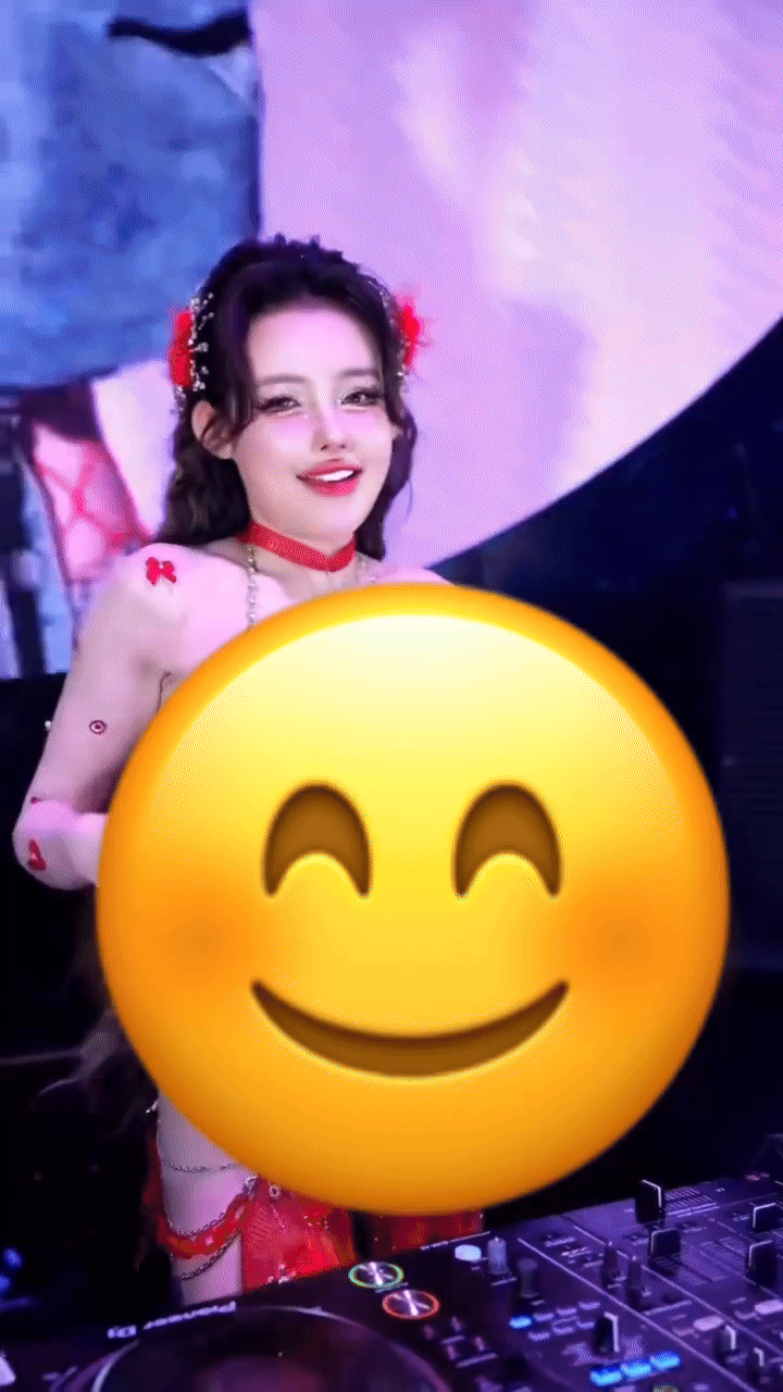 Ngao ngán vì hình ảnh phản cảm của DJ Ngân 98- Ảnh 6.