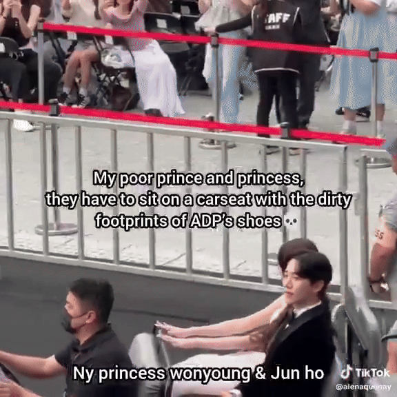 "Tân binh tài phiệt" bị bắt trọn cử chỉ kém duyên ở AAA, mới ra mắt đã "láo" thế này thì ai cứu nổi? ezgif 1964dd80d30a7a10 174543 1765288073363 17652880742421162156483