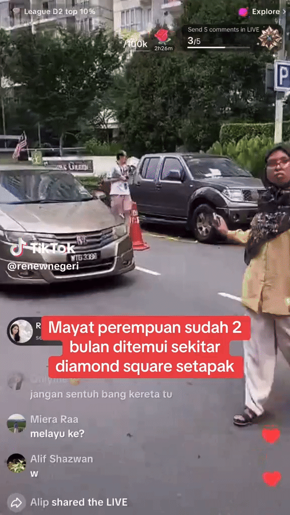 Không có chỗ đỗ nên để tạm ô tô ở ven đường, người phụ nữ chết lặng khi chứng kiến cảnh bên trong xe- Ảnh 1.