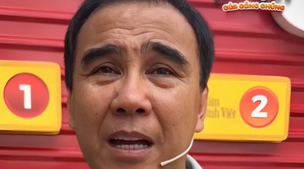 Quyền Linh xin lỗi 27 Quyền Linh xin lỗi ezgif 1f540240b50902 1744642425 908 width740height495 auto cropjpg