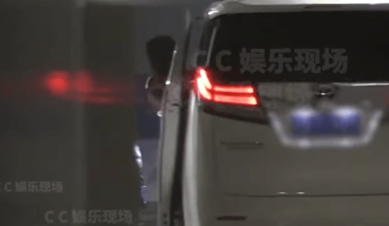 Cặp chị - em showbiz vừa lộ clip qua đêm 4 ngày liên tục bị bóc thêm chuyện nói dối- Ảnh 1.