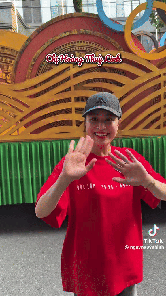 Bắt cận visual Hoàng Thuỳ Linh khi đi tập luyện diễu hành, có 1 hành động ghi điểm mạnh- Ảnh 1.