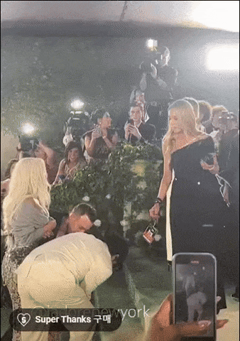 Mặt trái của sự kiện tôn vinh cái đẹp Met Gala: Khi thời trang thăng hoa còn thân thể Mặt trái của sự kiện tôn vinh cái đẹp Met Gala: Khi thời trang thăng hoa còn thân thể