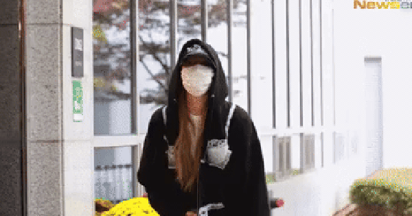 Lisa không ngại, người ngại là người nhìn! ezgif 24bad682dc65f2 176198749074490559436 0 0 188 360 crop 1761987506674296349005gifpng