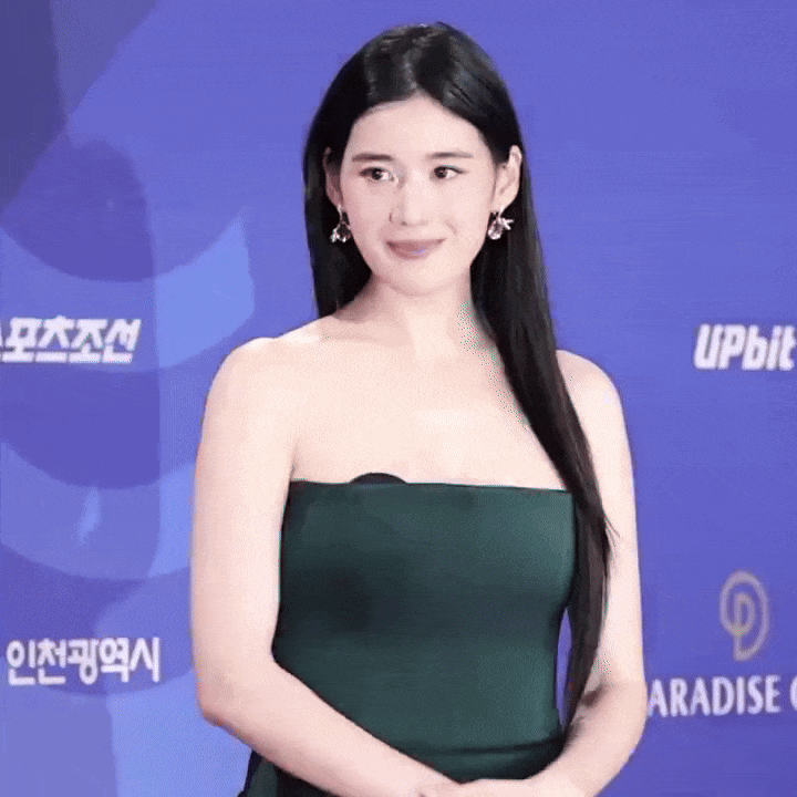 Rồng Xanh nhiều sự cố không tưởng: Cả dàn mỹ nhân vấp ngã không chỉ Yoona, 1 sao nữ còn lộ đồ nhạy cảm- Ảnh 16.