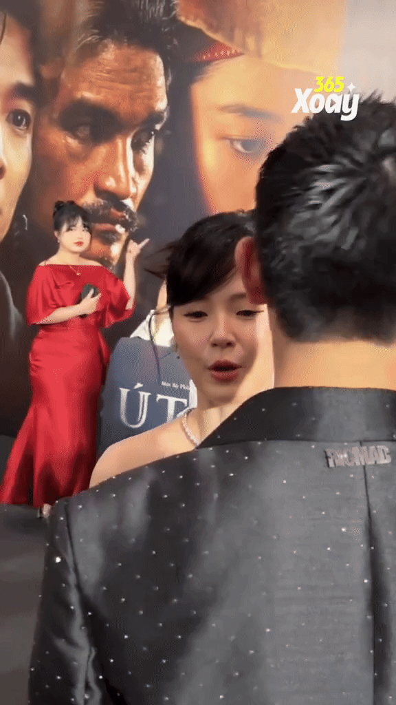 Trẻ hơn Midu 13 tuổi, Xoài Non vẫn bị đàn chị lấn át vì tạo hình không ổn- Ảnh 1. Trẻ hơn Midu 13 tuổi, Xoài Non vẫn bị đàn chị lấn át vì tạo hình không ổn- Ảnh 1.