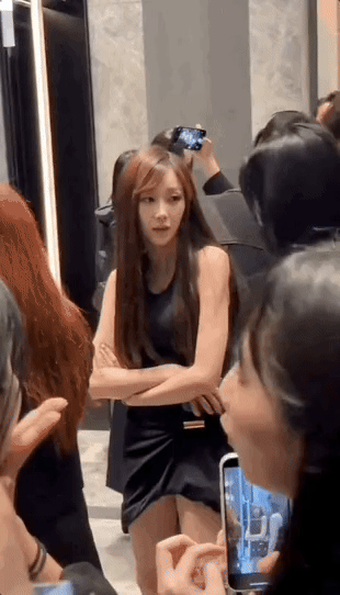 Nhóm Tứ đại mỹ nhân say xỉn, khoe vòng 1 tại tiệc từ thiện trá hình- Ảnh 5.