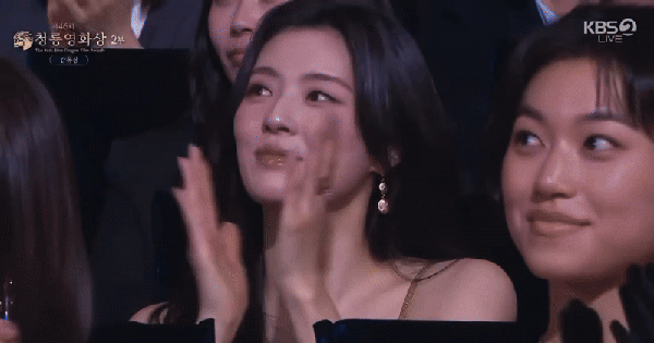 Rồng Xanh năm nay: Nhìn đâu cũng thấy tình yêu! ezgif 324ea3b792f370e4 1763582499745697824217 1763608829889 1763608830367865174165 0 0 419 800 crop 17636088927881886047294gifpng