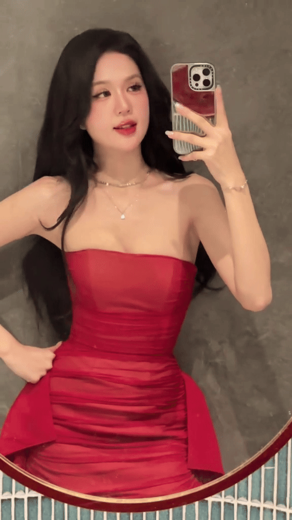 Gần 3 triệu người dán mắt xem clip Ngọc Trinh thả dáng đồng hồ cát, body vòng nào ra vòng nấy miễn chê- Ảnh 2. Gần 3 triệu người dán mắt xem clip Ngọc Trinh thả dáng đồng hồ cát, body vòng nào ra vòng nấy miễn chê- Ảnh 2.