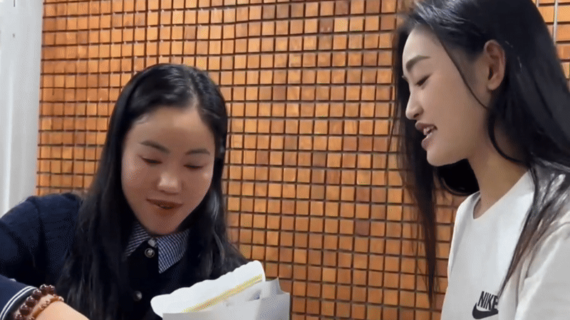 Thái độ của bà Phạm Kim Dung khi đụng mặt Hoa hậu Yến Nhi sau ồn ào nói xấu- Ảnh 1.