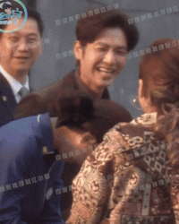 "Nam thần mơ ước của các cô gái" lộ nhan sắc thật qua cam thường ezgif 39be737d065e3a 1740747142208 17407471438301278509562