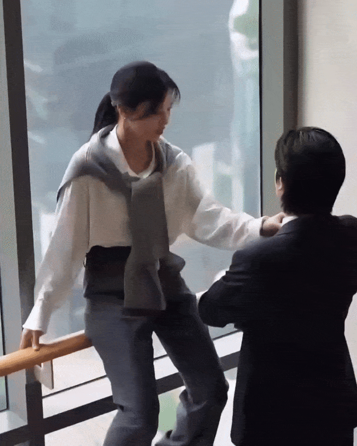 1 cặp đôi phim giả tình thật lộ ảnh hẹn hò: Nhà trai là thiếu gia siêu giàu, nhà gái đẹp không thể tả- Ảnh 4. 1 cặp đôi phim giả tình thật lộ ảnh hẹn hò: Nhà trai là thiếu gia siêu giàu, nhà gái đẹp không thể tả- Ảnh 4.