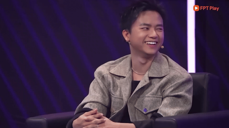 Bùi Công Nam sượng trân khi bị bóc chuyện có nhiều bạn gái trên truyền hình- Ảnh 5. Bùi Công Nam sượng trân khi bị bóc chuyện có nhiều bạn gái trên truyền hình- Ảnh 5.