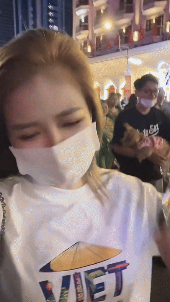 Góc hài hước: Hí hửng vì nghĩ đến sớm nên tranh thủ ăn tô mì, nữ ca sĩ Vbiz lỡ hẹn xem diễu binh- Ảnh 2.