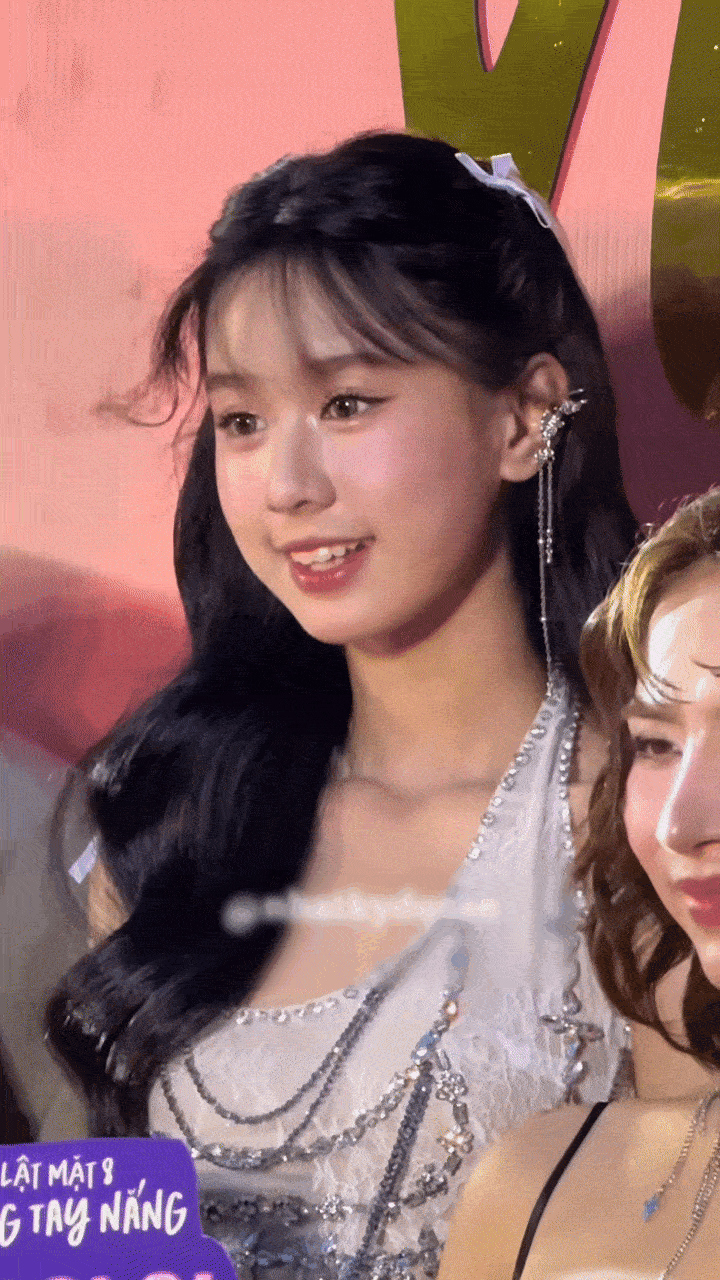 Clip hot: Sao nhí Vbiz mới 14 tuổi đã được ví như đại minh tinh, một lọn tóc bay cũng thành Clip hot: Sao nhí Vbiz mới 14 tuổi đã được ví như đại minh tinh, một lọn tóc bay cũng thành