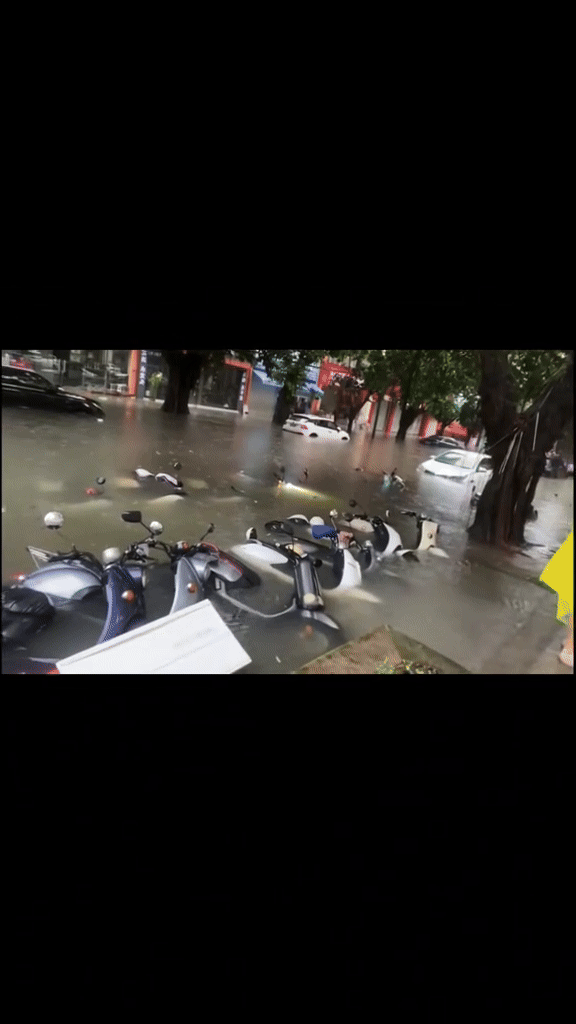 Cảnh tượng mưa ngập ở Thượng Hải khiến nhiều người giật mình, nhận xét: