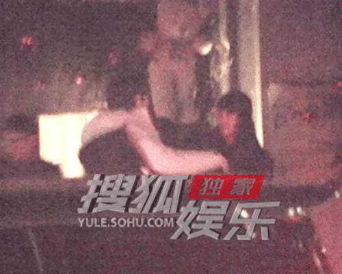 Tóm Lưu Diệc Phi